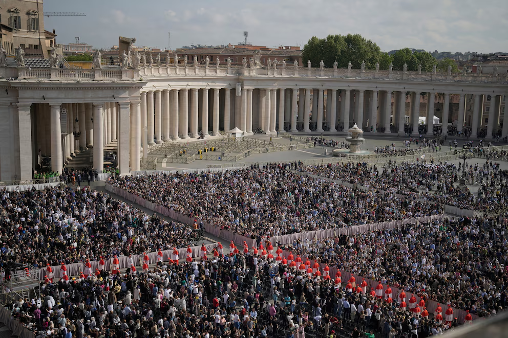 Tensión en Diputados por el viaje de varios funcionarios al funeral del Papa