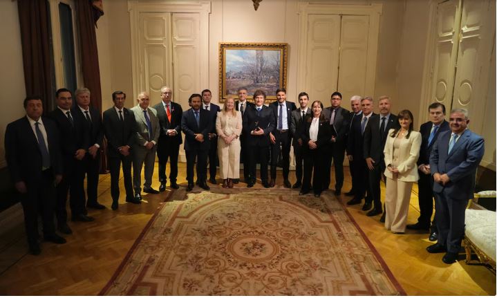 La Casa Rosada aceleró la negociación con los gobernadores y buscó desplazar al PJ en el Congreso