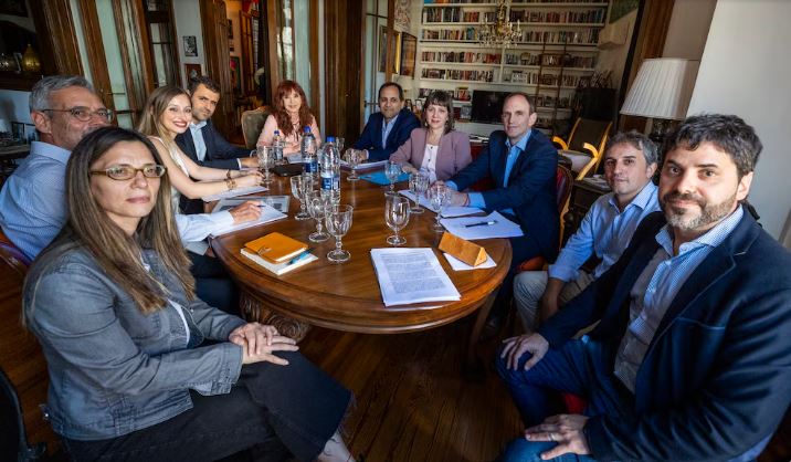 Cristina Kirchner recibió a nueve economistas que presentaron propuestas para un modelo nacional