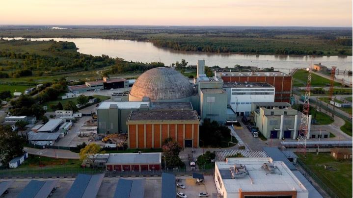 El Gobierno avanzó con la privatización parcial de Nucleoeléctrica Argentina y mantendrá el control estatal