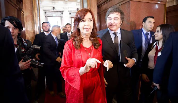 La oposición acelera contactos para construir un frente contra Milei