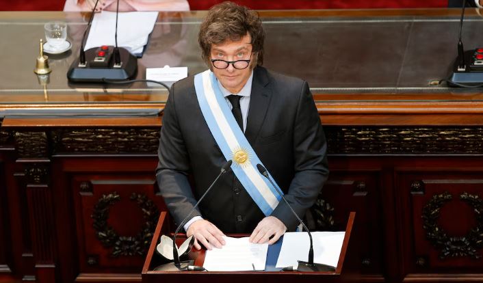 Milei envió la reforma sin votos y la interna libertaria tensó el armado hacia 2027