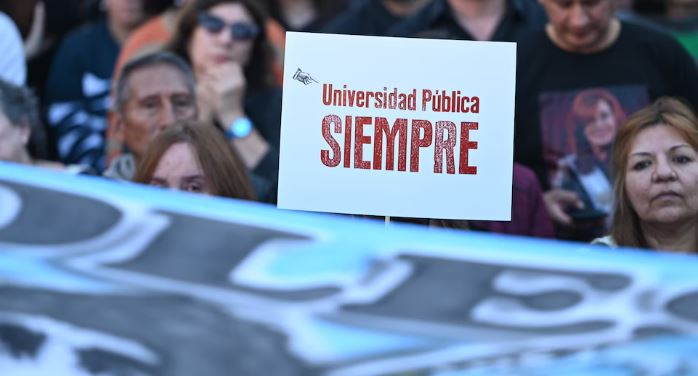 Universidades acordaron una suba salarial de 24,3% y mantuvieron la demanda ante la Corte
