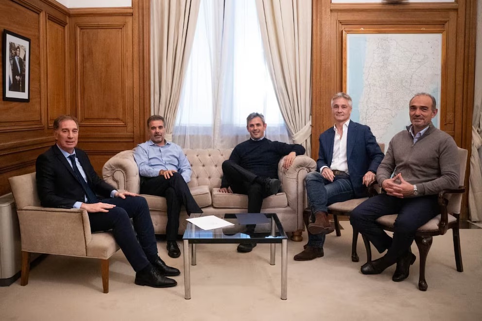 Santilli repasó la economía con el PRO y avanzó en las negociaciones provinciales para 2027