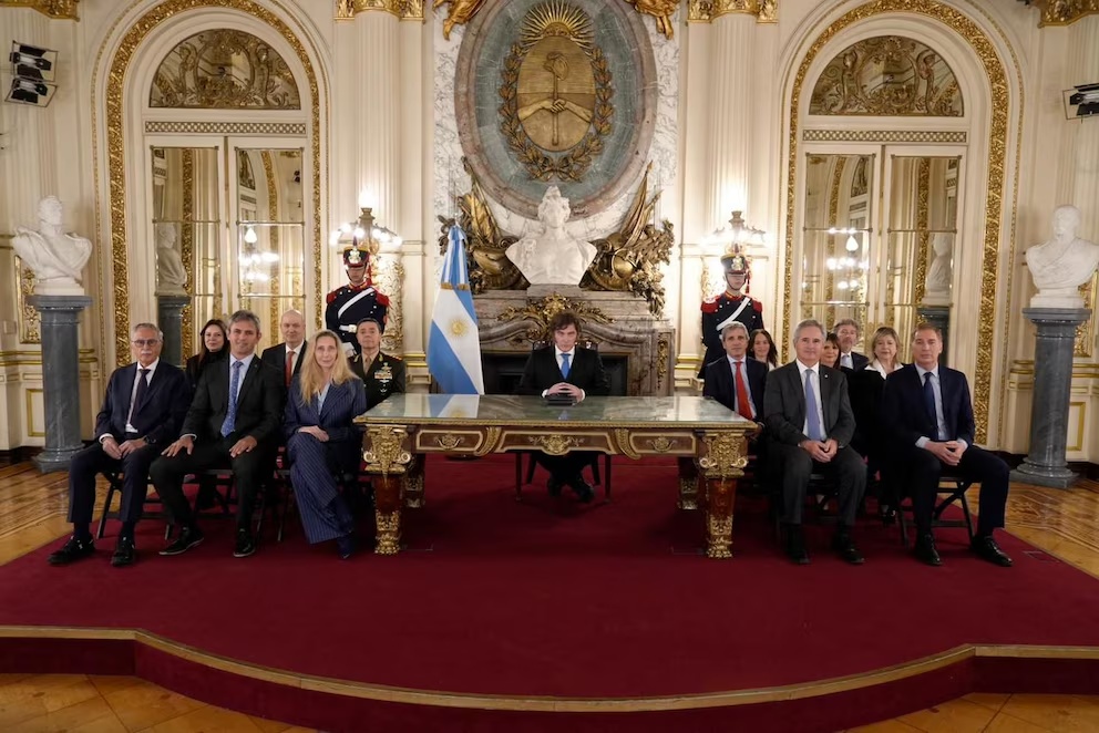 Milei anunció una base naval en Tierra del Fuego y endureció las sanciones por Malvinas
